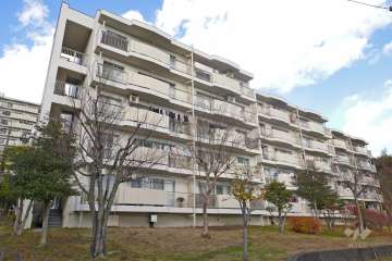 若山台第1住宅36号棟の外観（南西側から）