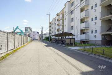 敷地北側の前面道路