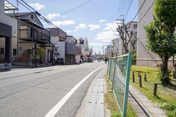 敷地東側の前面道路