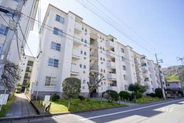 水無瀬青葉ハイツ2号棟の外観（北東側から）