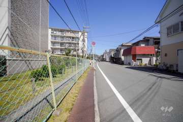 敷地東側の前面道路