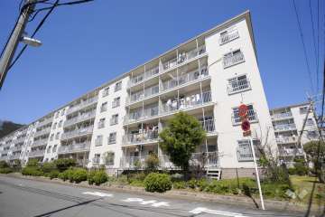水無瀬青葉ハイツ5号棟の外観（南東側から）