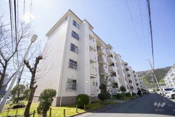 水無瀬青葉ハイツ5号棟の外観（北東側から）