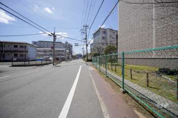 敷地東側の前面道路