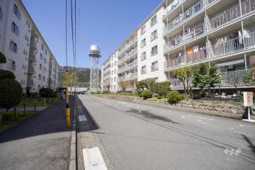 敷地南側の前面道路