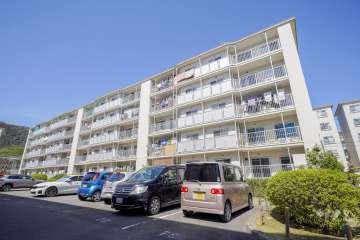 水無瀬青葉ハイツ8号棟の外観（南東側から）