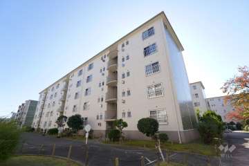 水無瀬青葉ハイツ10号棟の外観（北西側から）