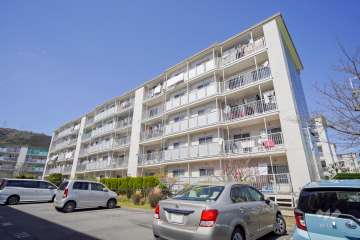 水無瀬青葉ハイツ11号棟の外観（南東側から）