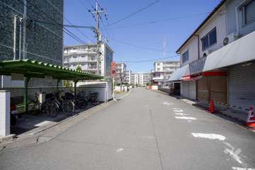 敷地東側の前面道路
