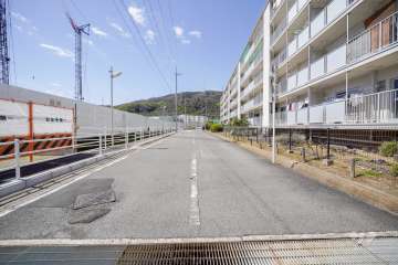 敷地南側の前面道路