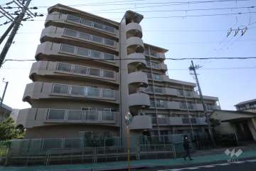 万葉ハイツ水無瀬の外観（東側から）