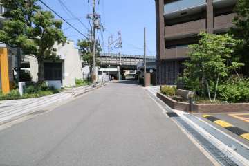 敷地南西側の前面道路