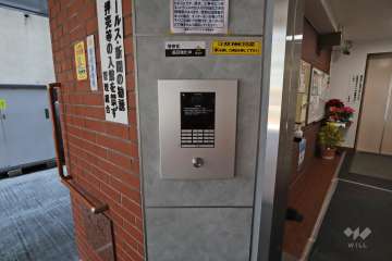 エントランスはオートロック付きです。