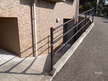 駐輪場へのアプローチ