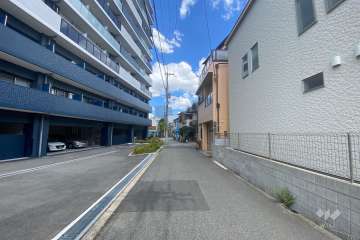 敷地南側の前面道路