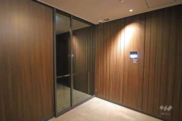 エントランスはオートロック付きです。