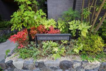 エントランスの銘板