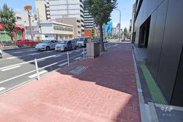 敷地北側の前面道路（西側から）