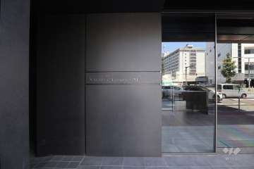 エントランスの銘板