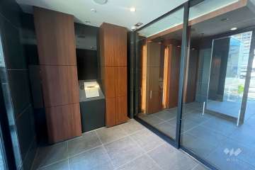 エントランスはオートロック付きです。