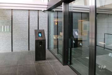 エントランスはオートロックです。