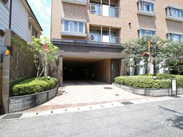駐車場出入り口