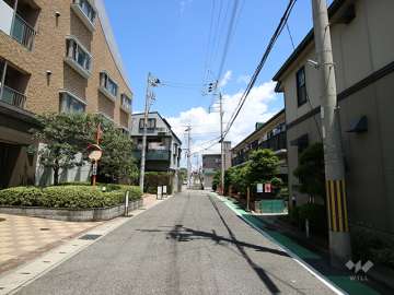敷地東側の前面道路