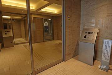 エントランスはオートロック付きです。