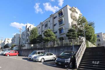 本地ヶ原住宅13号棟の外観（北西側から）