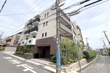 ワコーレ六甲-楠丘町の外観（南西側から）