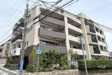 ワコーレ六甲-楠丘町の外観（南西側から）