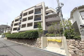 ワコーレ六甲-楠丘町の外観（南東側から）