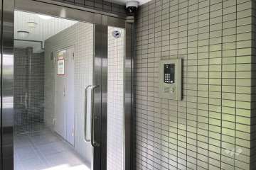 エントランスはオートロック付きです