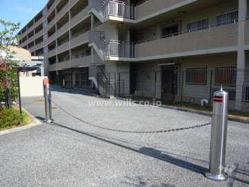 駐車場出入り口（ロボットゲート付き）
