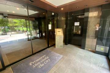 エントランスはオートロック付きです。