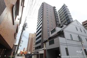 エントランスはオートロック付きです。