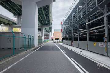 敷地南側の前面道路（東側から）