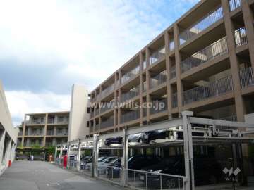 レスタージュ芦屋・ベルヴェデーレ 北棟の外観（駐車場から）