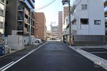 敷地南側の前面道路(東側から)
