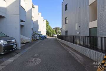 敷地東側の前面道路