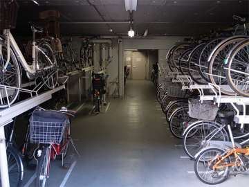 屋内にある駐輪場