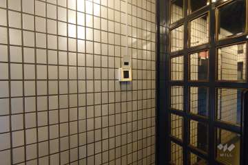 エントランスはオートロック付きです。