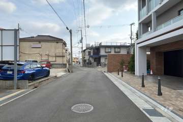 敷地北側の前面道路