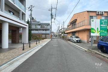 敷地北側の前面道路