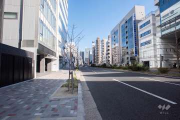 敷地南側の前面道路（広小路通）