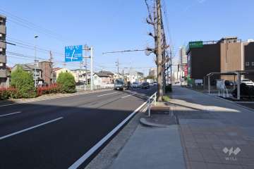 敷地北側の前面道路（名古屋環状線）