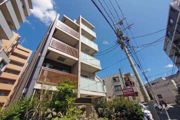 ログ代々木の外観（北西側から）