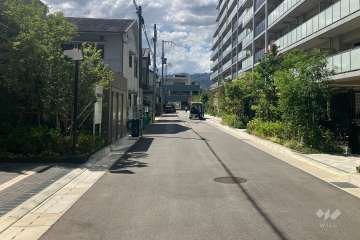 敷地南側の前面道路