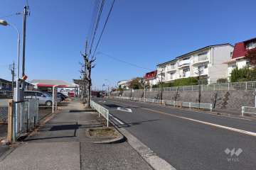 敷地南側の前面道路