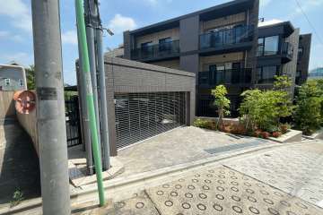 駐車場の出入口（リングシャッター付き）